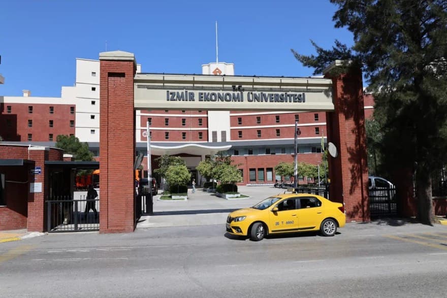 Izmir University of Economics kampüsü